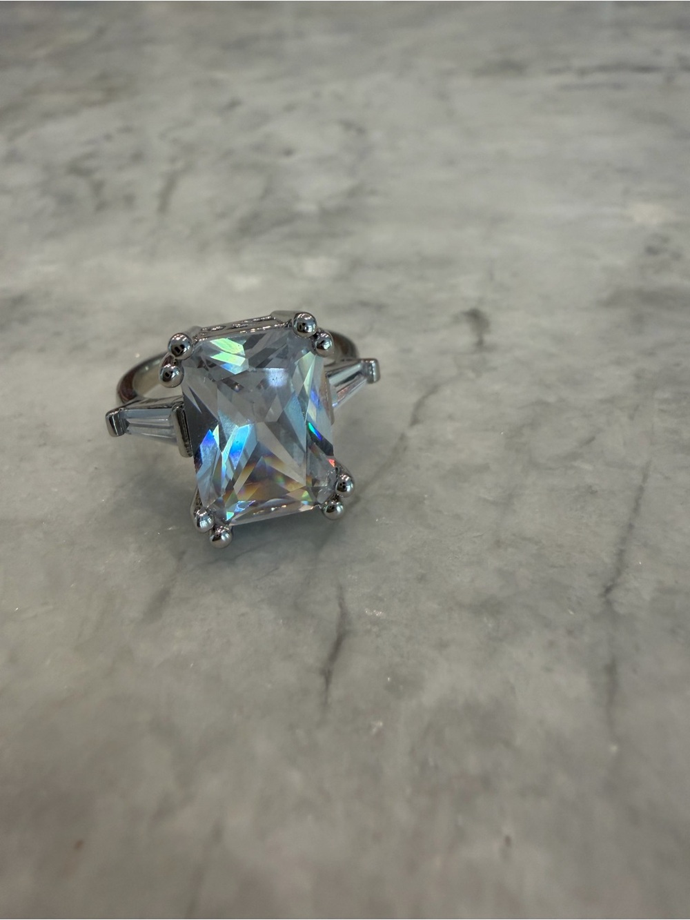 Silver 9ct Ring with Emerald-Cut Clear Stone